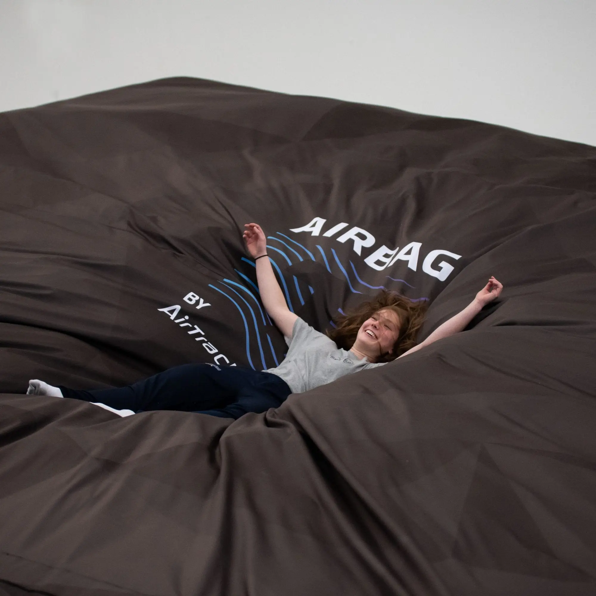 girl falling in the foam pit alternative
