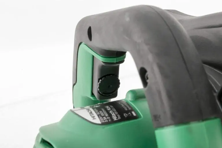 Button lock on the Hikoki blower