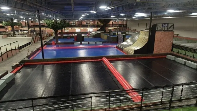 Red AirRoll takeoff between 2 black AirTricks